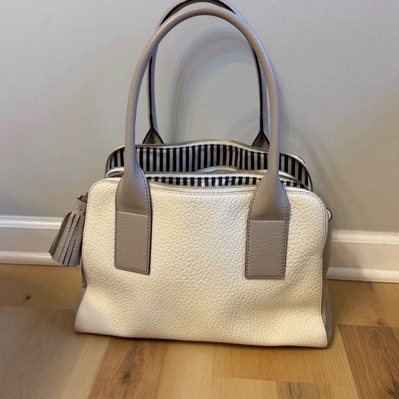 Kate Spade New York Southport Avenue Lydia satchel bag in a pebbled leather - Picture 3 of 5